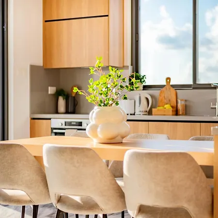 Apartment Sanders Olive Shared Pool