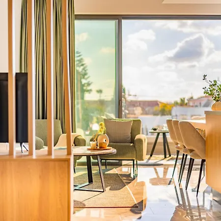 Sanders Olive Shared Pool شقة