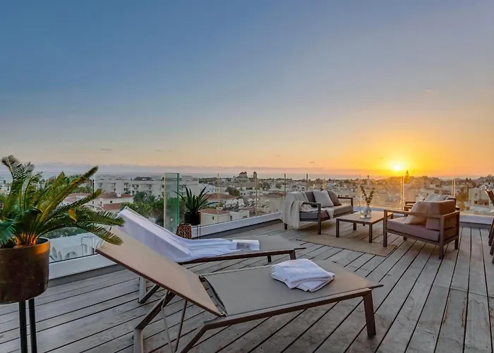 Sanders Olive Shared Pool Apartment