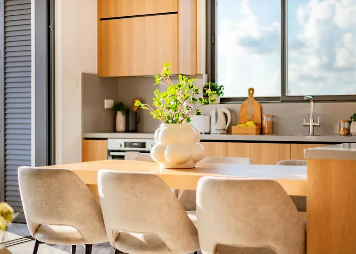 Apartment Sanders Olive Shared Pool