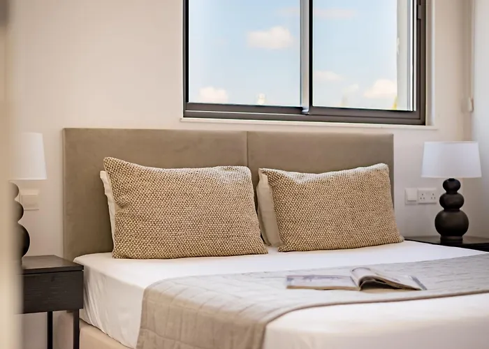 Sanders Olive Shared Pool * Paphos