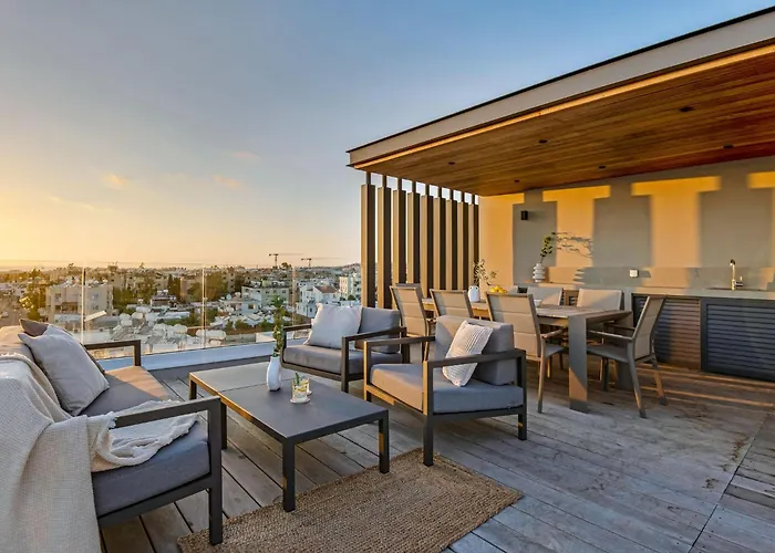 Sanders Olive Shared Pool Apartment *