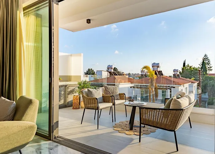 Apartment Sanders Olive Shared Pool