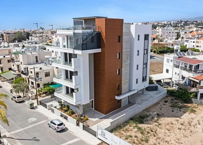 Sanders Olive Shared Pool Apartment *