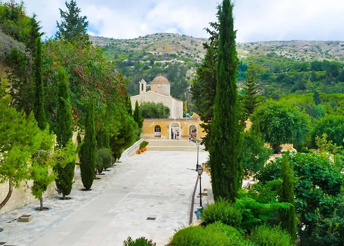 Sanders Olive Shared Pool * Paphos